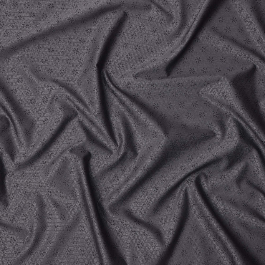 قماش قمصان سويسري فاخر رمادي اللون، مصنوع من القطن بنسبة 100%، بنقوش هندسية، عرض 150 سم، صنع في سويسرا - D25030