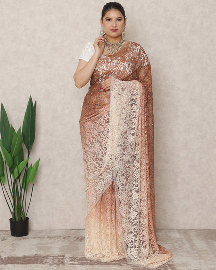 ساري فرنسي فاخر من الدانتيل الشانتيلي بلون الكراميل إلى العاج مع تطريز حجري، بطول 5.5 متر وعرض 110 سم، صنع في فرنسا - D24417