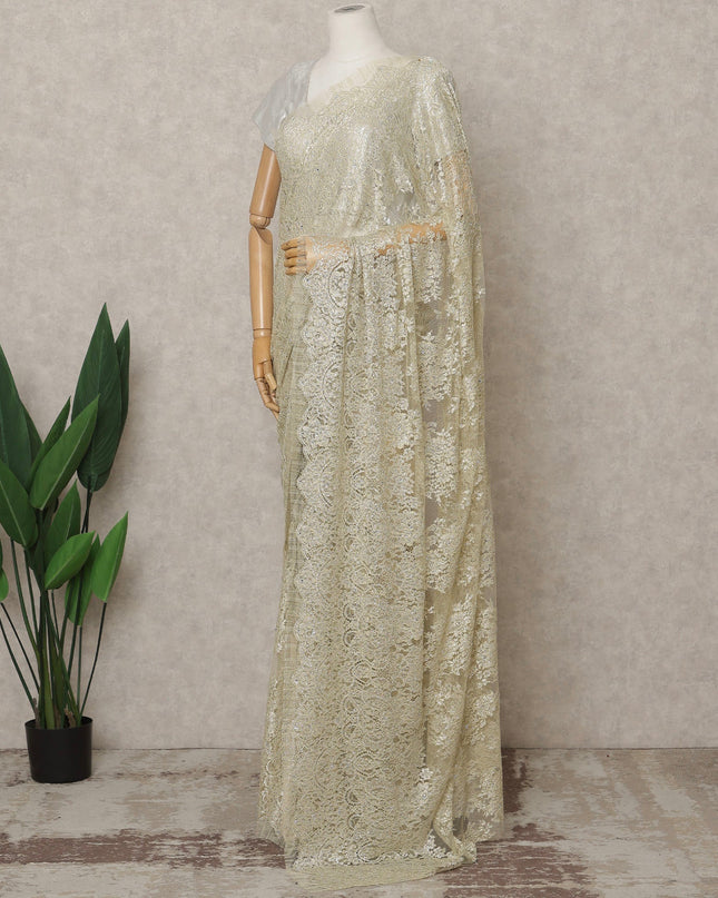 ساري فرنسي فاخر من الدانتيل الشانتيلي المعدني باللون العاجي الذهبي مع تطريز حجري، عرض 110 سم، 5.5 متر، فرنسا - D25597