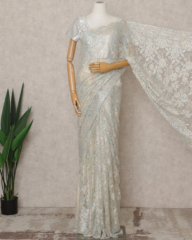 ساري فرنسي أبيض لامع فاخر من الدانتيل الشانتيلي المعدني مع تطريز حجري، عرض 110 سم، 5.5 متر، فرنسا - D25572