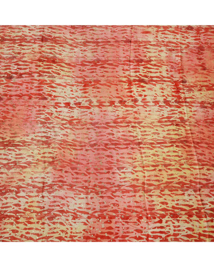 قماش ساتان حريري نقي بنمط تجريدي أحمر وذهبي مع لمسات معدنية، عرض 140 سم، صنع في الهند - D24932