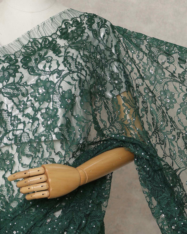 ساري فرنسي فاخر بلون أخضر غامق من الدانتيل الشانتيلي ثنائي اللون مع تطريز حجري، عرض 110 سم، 5.5 متر، فرنسا - D25582