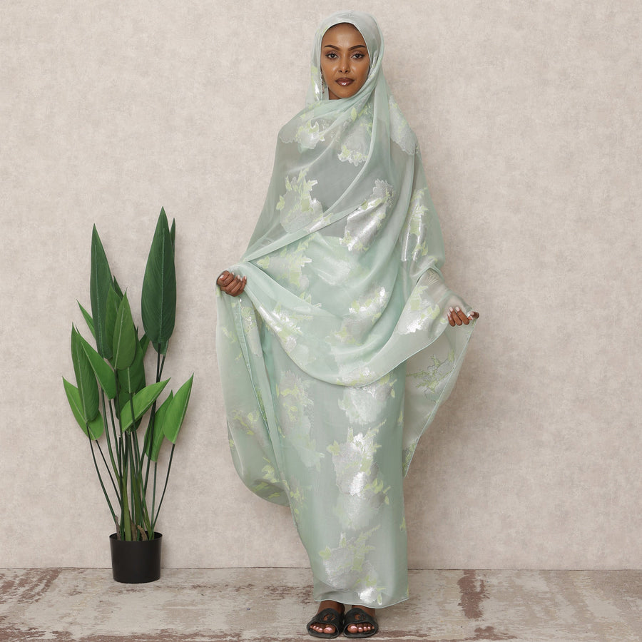 ثوب فرنسي من الشيفون الحريري باللون الأخضر النعناعي بتصميم لوركس معدني، طول 4.5 متر، عرض 110 سم، فرنسا-D24400