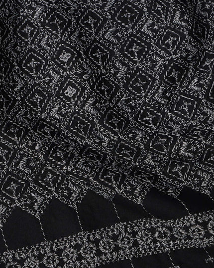 Black and White Intricate Motif Print Synthetic Cotton Fabric, 140 Cms, India-D25387