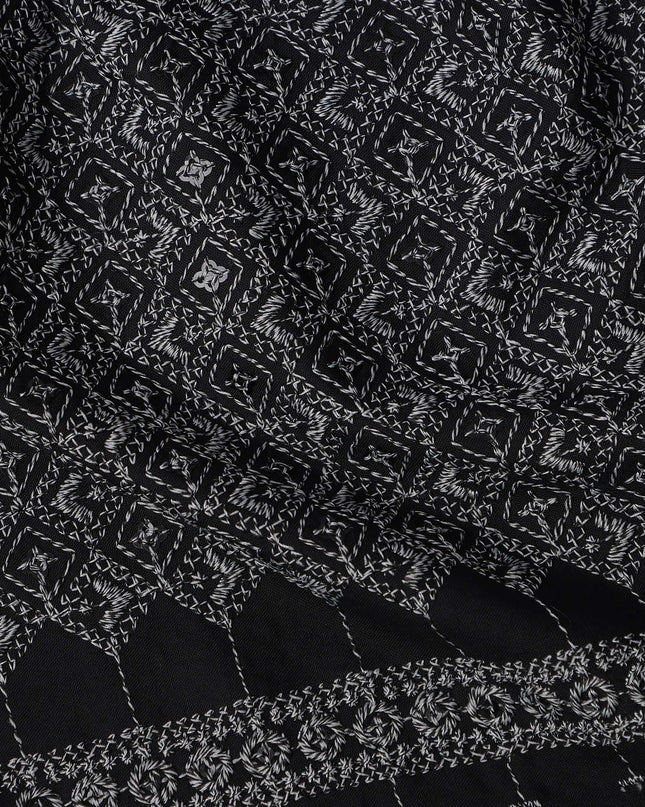 Black and White Intricate Motif Print Synthetic Cotton Fabric, 140 Cms, India-D25387