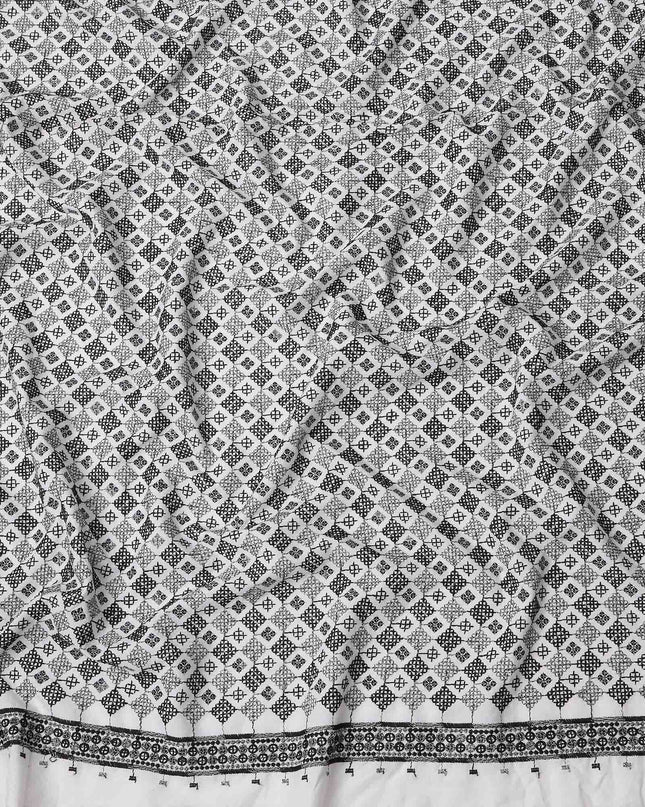 White and Black Geometric Motif Print Synthetic Cotton Fabric, 140 Cms, India-D25392