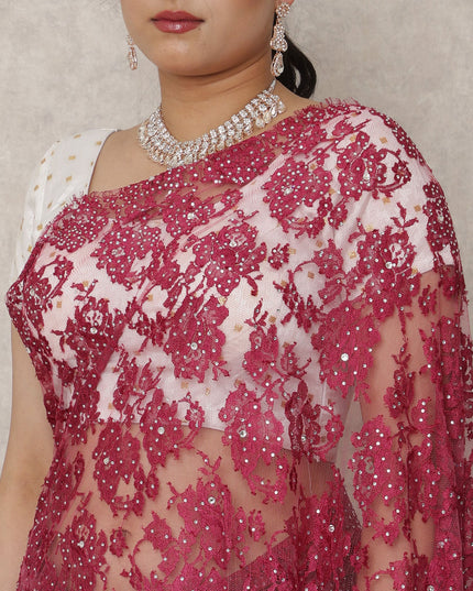 ساري فرنسي فاخر من الدانتيل الشانتيلي، من اللون الوردي الفاتح إلى النبيذي الداكن، مع تطريز حجري، بطول 5.5 متر، وعرض 110 سم، صنع في فرنسا - D24420