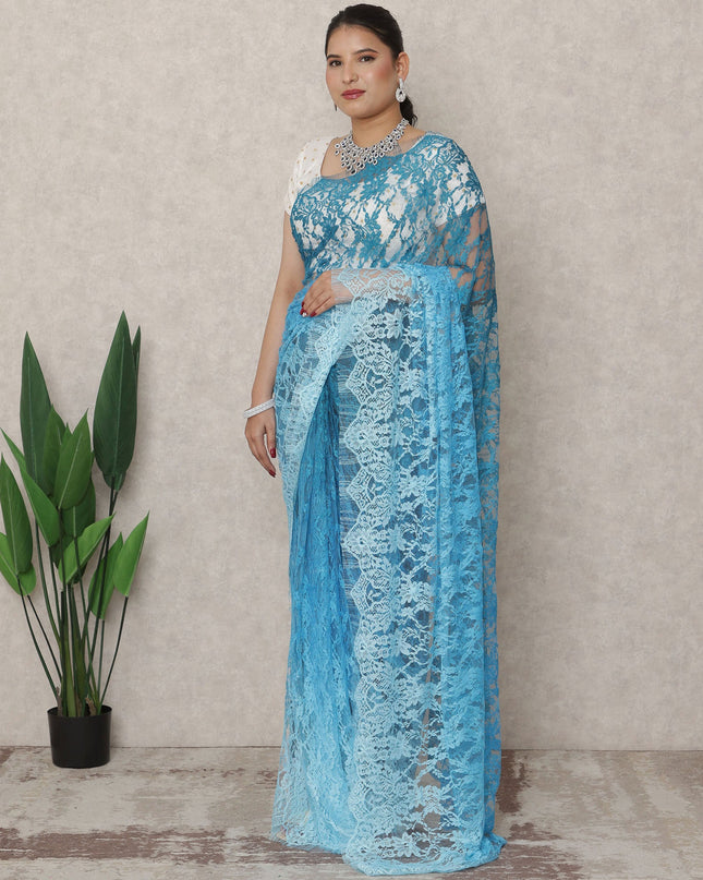 ساري فرنسي فاخر من الدانتيل الشانتيلي، من اللون الأزرق السماوي إلى الأزرق السماوي، بطول 5.5 متر، وعرض 110 سم، صنع في فرنسا - D24424