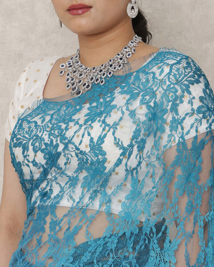 ساري فرنسي فاخر من الدانتيل الشانتيلي، من اللون الأزرق السماوي إلى الأزرق السماوي، بطول 5.5 متر، وعرض 110 سم، صنع في فرنسا - D24424