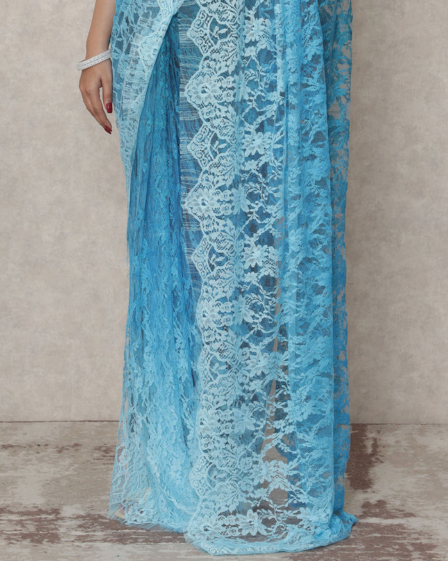 ساري فرنسي فاخر من الدانتيل الشانتيلي، من اللون الأزرق السماوي إلى الأزرق السماوي، بطول 5.5 متر، وعرض 110 سم، صنع في فرنسا - D24424