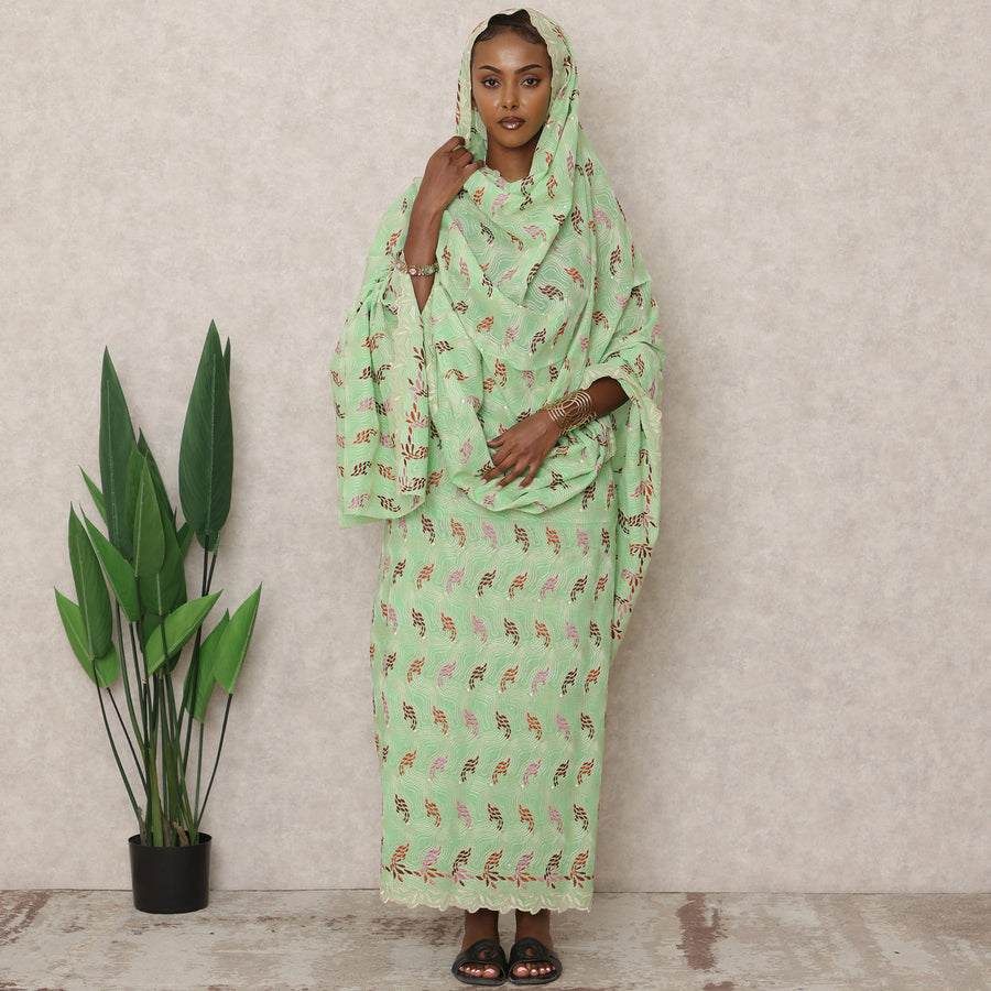 ثوب سويسري تقليدي كلاسيكي من القطن باللون الأخضر النعناعي مع تطريز وأحجار، 4.5 متر، عرض 140 سم، سويسرا-D24380