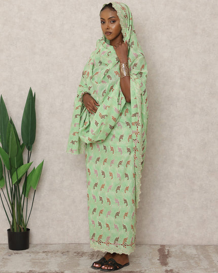 ثوب سويسري تقليدي كلاسيكي من القطن باللون الأخضر النعناعي مع تطريز وأحجار، 4.5 متر، عرض 140 سم، سويسرا-D24380