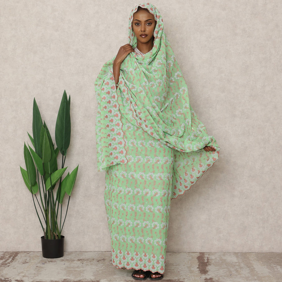 ثوب سويسري من القطن الأخضر النعناعي مع تطريز أبيض ووردي وأحجار، طول 4.5 متر، عرض 140 سم، سويسرا-D24388