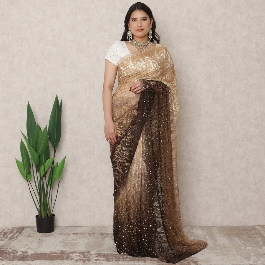 ساري فرنسي فاخر من الدانتيل الشانتيلي بألوان البيج إلى البني الداكن مع تطريز حجري، بطول 5.5 متر وعرض 110 سم، صنع في فرنسا - D24414