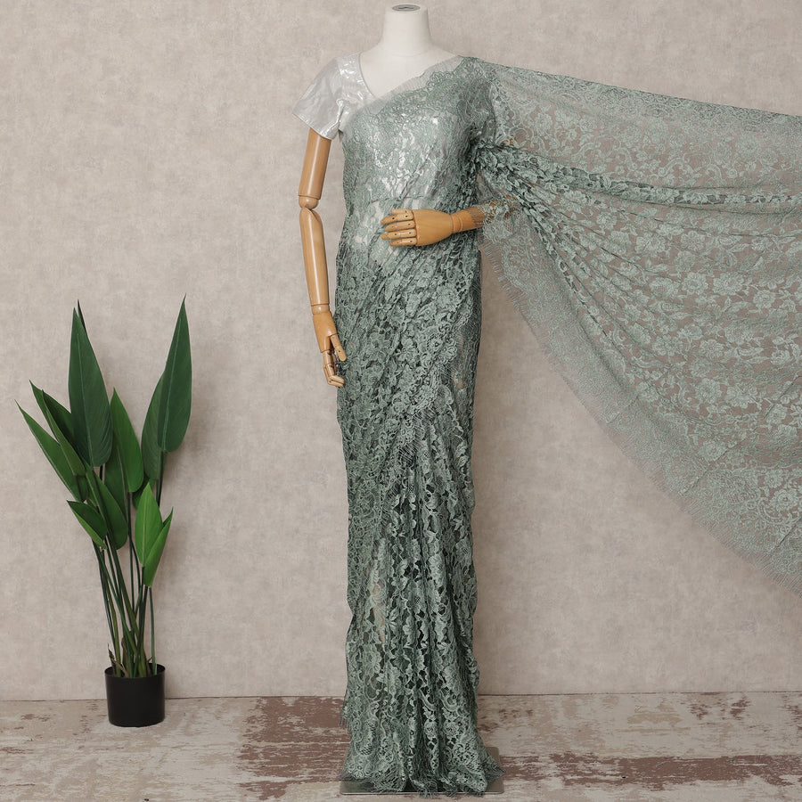 ساري فرنسي فاخر بلون زيتوني فاتح، من قماش شانتيلي ثنائي اللون، بطول 5.5 متر وعرض 110 سم، مستورد من فرنسا - D25435