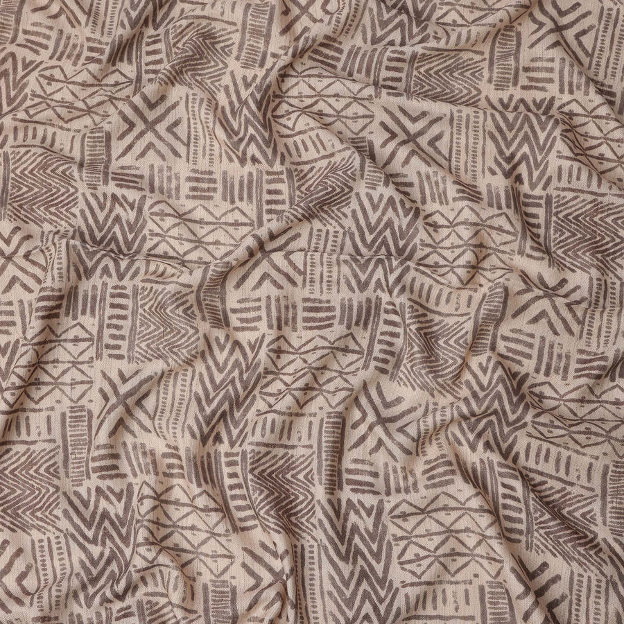قماش فيسكوز كتان مخلوط باللون البيج بطبعة هندسية قبلية، عرض 110 سم، صنع في الهند - D25103