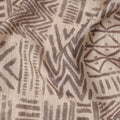 قماش فيسكوز كتان مخلوط باللون البيج بطبعة هندسية قبلية، عرض 110 سم، صنع في الهند - D25103