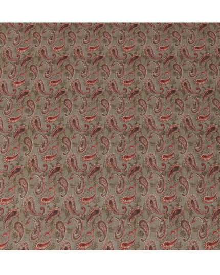قماش مزيج قطني رمادي بطبعة بيزلي حمراء، عرض 110 سم، صنع في الهند - D25511