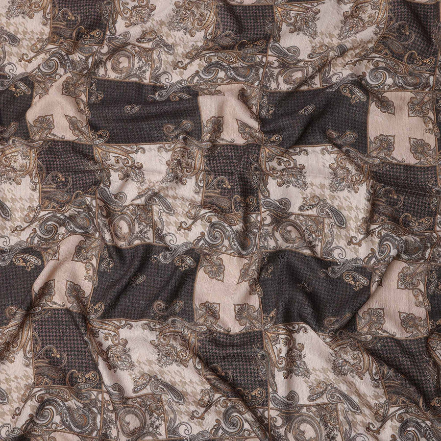 قماش بني من مزيج الكتان والفيسكوز، بنقشة بيزلي مزخرفة ونقشة مربعات، عرض 110 سم، صنع في الهند - D25098