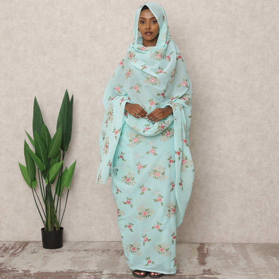 ثوب سوداني تقليدي أزرق سماوي مع تطريز زهور متعدد الألوان، قطعة بطول 4.5 متر، مصنوع من قماش قطني خالص، عرض 140 سم، صنع في الهند - D24466