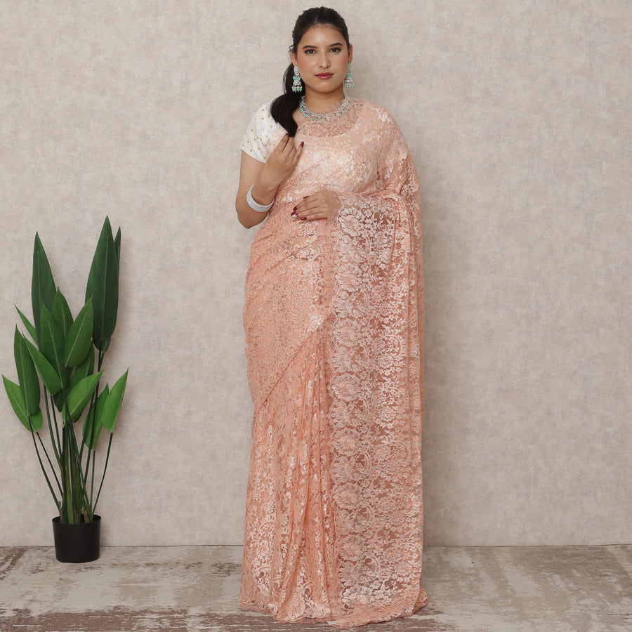 ساري شانتيلي فرنسي فاخر باللون الذهبي الخوخي، مصنوع من الدانتيل المعدني، بطول 5.5 متر، وعرض 110 سم، صنع في فرنسا - D24438