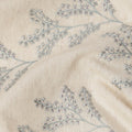 قماش فوال قطني مطرز بزهور زرقاء، قاعدة بيج، 110 سم، الهند - D24676
