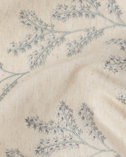 قماش فوال قطني مطرز بزهور زرقاء، قاعدة بيج، 110 سم، الهند - D24676