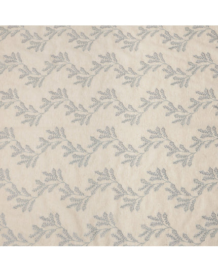 قماش فوال قطني مطرز بزهور زرقاء، قاعدة بيج، 110 سم، الهند - D24676