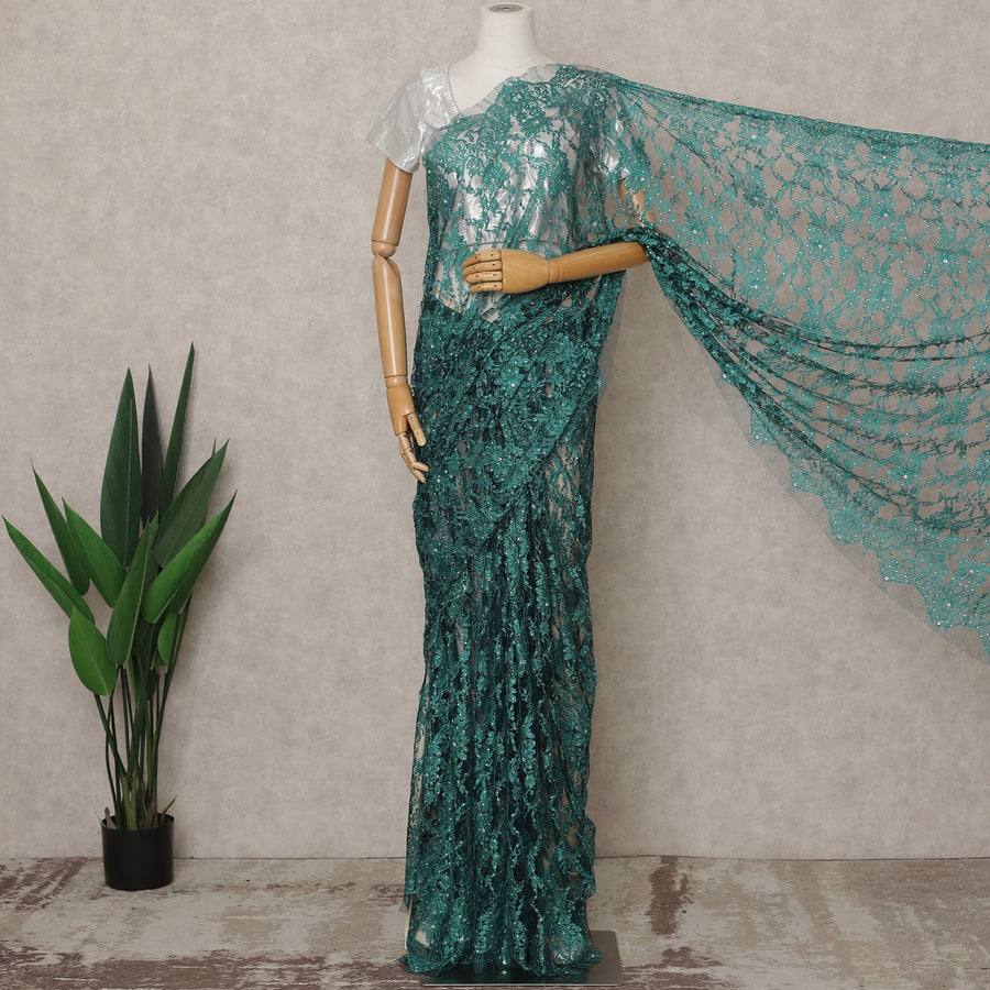 ساري فرنسي فاخر باللون الأزرق الزمردي من الدانتيل الشانتيلي ثنائي اللون مع تطريز حجري، عرض 110 سم، 5.5 متر، فرنسا - D25561