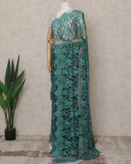 ساري فرنسي فاخر باللون الأزرق الزمردي من الدانتيل الشانتيلي ثنائي اللون مع تطريز حجري، عرض 110 سم، 5.5 متر، فرنسا - D25561