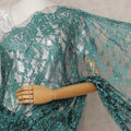 ساري فرنسي فاخر باللون الأزرق الزمردي من الدانتيل الشانتيلي ثنائي اللون مع تطريز حجري، عرض 110 سم، 5.5 متر، فرنسا - D25561