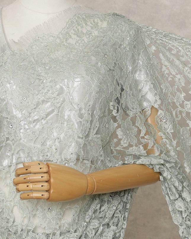 ساري فرنسي فاخر بلون أخضر نعناعي من الدانتيل الشانتيلي ثنائي اللون مع تطريز حجري، عرض 110 سم، 5.5 متر، فرنسا - D25587