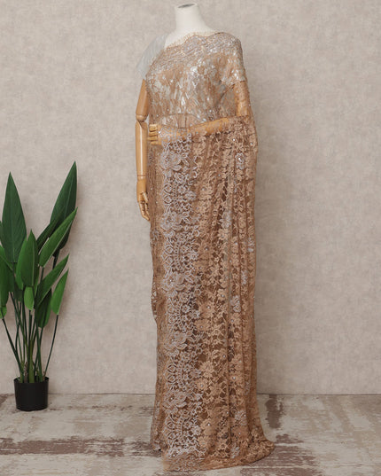 ساري فرنسي فاخر من قماش دانتيل شانتيلي باللون البني الكراميل مع تطريز حجري - طول 5.5 متر، عرض 110 سم، صنع في فرنسا - D25614