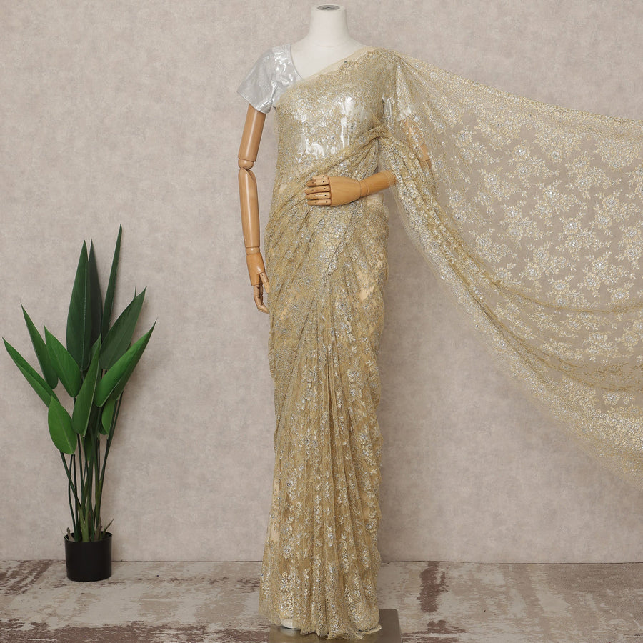 ساري فرنسي فاخر من الدانتيل الفرنسي المعدني بلون الشمبانيا الذهبي مع تطريز حجري، عرض 110 سم، 5.5 متر، فرنسا - D25570