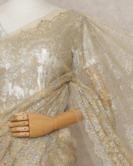 ساري فرنسي فاخر من الدانتيل الفرنسي المعدني بلون الشمبانيا الذهبي مع تطريز حجري، عرض 110 سم، 5.5 متر، فرنسا - D25570