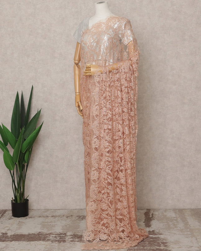 ساري فرنسي فاخر بلون الخوخ، من الدانتيل الشانتيلي ثنائي اللون، مع تطريز حجري، عرض 110 سم، 5.5 متر، فرنسا - D25564