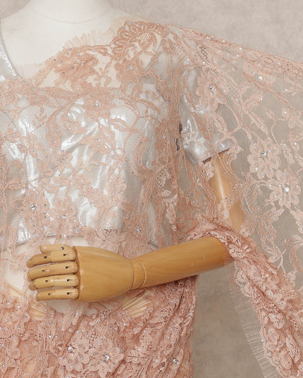ساري فرنسي فاخر بلون الخوخ، من الدانتيل الشانتيلي ثنائي اللون، مع تطريز حجري، عرض 110 سم، 5.5 متر، فرنسا - D25564