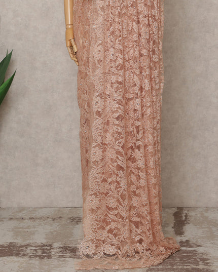 ساري فرنسي فاخر بلون الخوخ، من الدانتيل الشانتيلي ثنائي اللون، مع تطريز حجري، عرض 110 سم، 5.5 متر، فرنسا - D25564