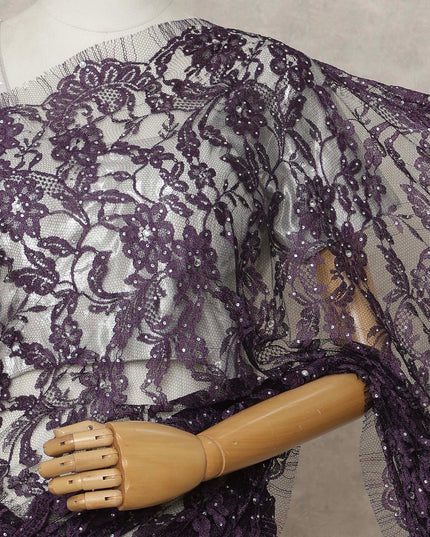 ساري فرنسي فاخر بلون بنفسجي غامق من الدانتيل الشانتيلي ثنائي اللون مع تطريز حجري، عرض 110 سم، 5.5 متر، فرنسا - D25578