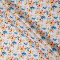 قماش كتان أبيض نقي مطبوع عليه زهور متعددة الألوان، أصفر، أزرق، وبرتقالي، عرض 140 سم، صنع في الهند - D25079