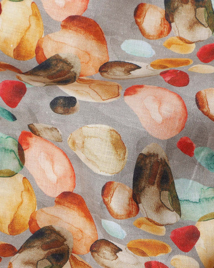 قماش كتان رمادي خالص مطبوع عليه زهور تجريدية بتصميم متعدد الألوان بلمسات حمراء وبرتقالية وسوداء، عرض 140 سم، صنع في الهند - D25072