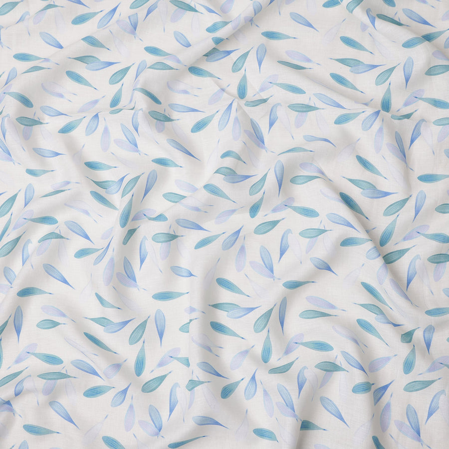 قماش كتان أبيض نقي مطبوع عليه أوراق الشجر بتصميم تجريدي باللونين الأزرق والأزرق المخضر، عرض 140 سم، صنع في الهند - D25074