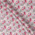 قماش كتان رمادي نقي مطبوع عليه زهور بتصميم زهور وردية وبيضاء، عرض 140 سم، صنع في الهند - D25069