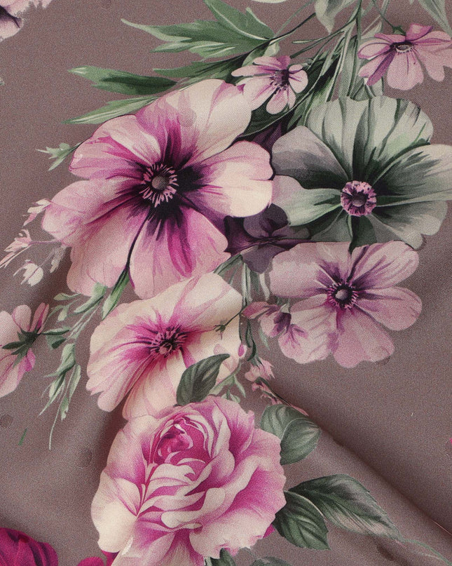 قاعدة بنية اللون مع طباعة باقة زهور وردية على قماش ساتان حريري إيطالي فاخر، عرض 140 سم، إيطاليا
 -D24783