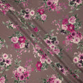 قاعدة بنية اللون مع طباعة باقة زهور وردية على قماش ساتان حريري إيطالي فاخر، عرض 140 سم، إيطاليا
 -D24783