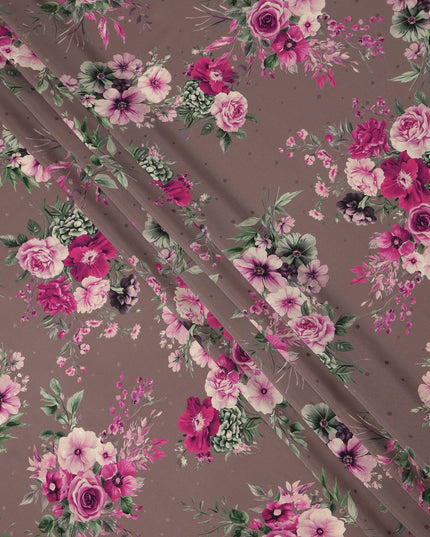 قاعدة بنية اللون مع طباعة باقة زهور وردية على قماش ساتان حريري إيطالي فاخر، عرض 140 سم، إيطاليا
 -D24783