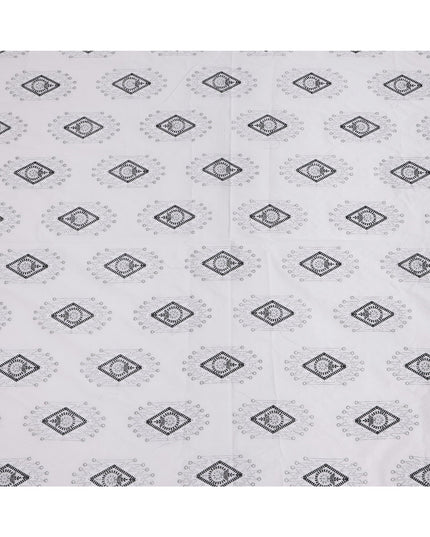 قماش تطريز من القطن الأبيض بتصميم هندسي أسود، عرض 110 سم، الهند - D25305