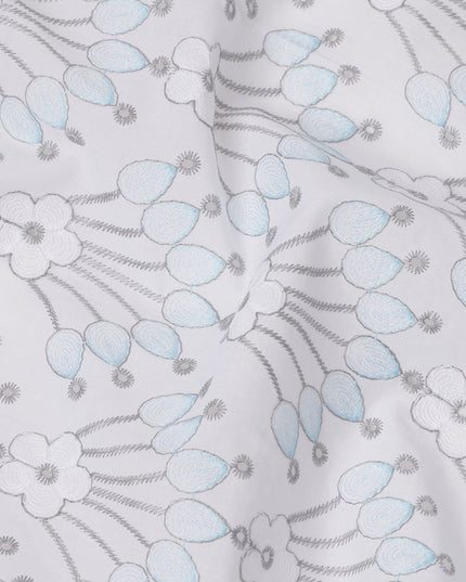 قماش تطريز من القطن الأبيض بتصميم زهور زرقاء ورمادية، عرض 110 سم، الهند - D25301