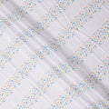 قماش قطني مطرز بنقشة زهور بيضاء بتصميم مخطط، عرض 110 سم، الهند - D25206