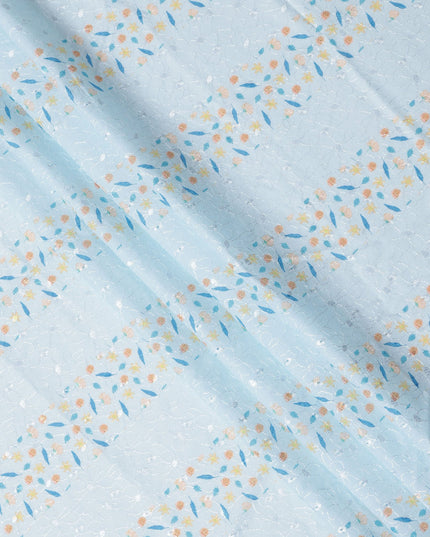 قماش قطني مطرز بنقشة زهور زرقاء فاتحة بتصميم مخطط، عرض 110 سم، الهند - D25204